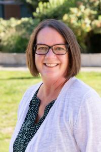 Headshot Photo of Deanne Unruh.