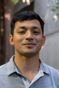 Headshot of Julio Aceves.