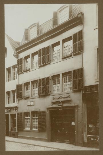 Historic photo of Beethoven house.