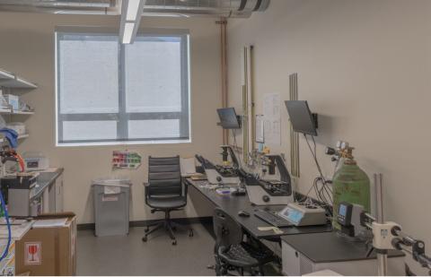 The Aging and Vascular lab at the University of Oregon. A room packed with lots of science equipment and monitors.