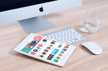 imac ipad on desk
