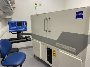 Image of Zeiss Xradia 620 Versa with panel and chair